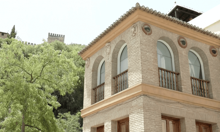 La Casa de las Chirimías en Granada: Historia y Vistas 2026