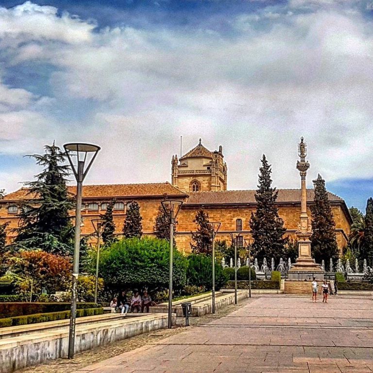 Jardines del Triunfo en Granada: Historia y Monumentos 2026