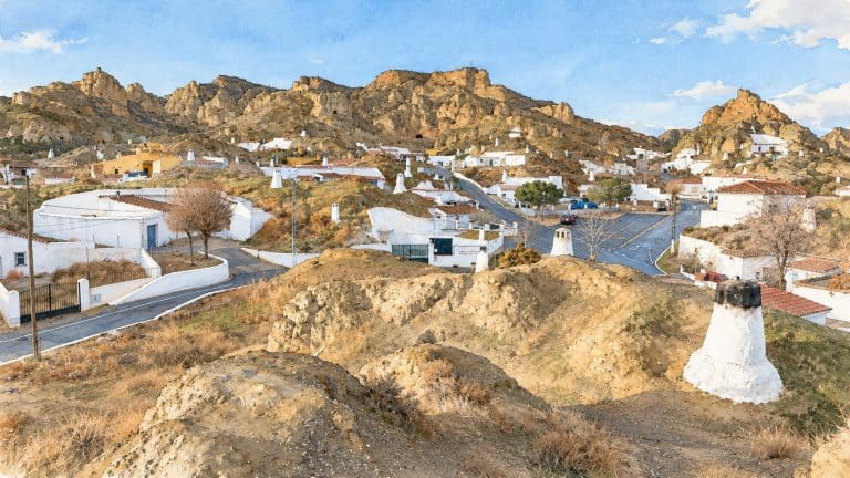 Guadix: Catedral, Barrio de Cuevas, Alcazaba y Teatro Romano — GranadaSmile.com