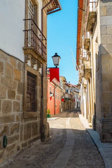 Descubre el tesoro escondido de Granada: Guía de viajes a Dólar