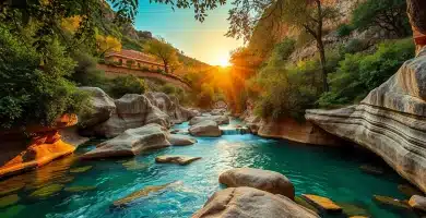 Otívar 5 Pozas naturales de agua esmeralda cristalina en el cañón del Río Verde junto a bancales de nísperos en Otívar