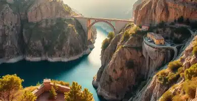 Quéntar 8 Panorámica del embalse de Quéntar con aguas turquesas encajadas entre los cañones calizos del río Aguas Blancas y pinares de repoblación