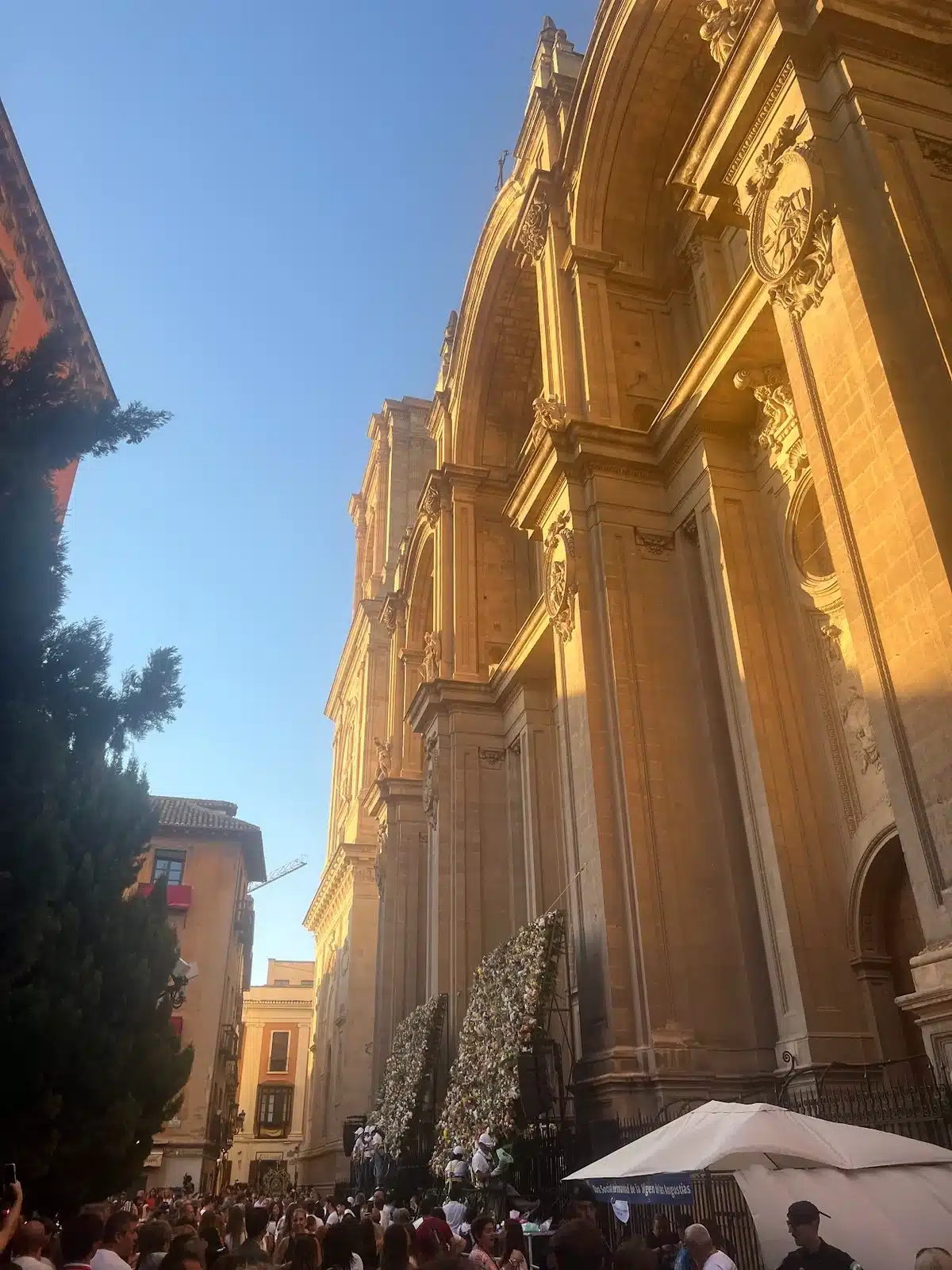 Façade de la Cathédrale de Grenade par Alonso Cano place de las Pasiegas